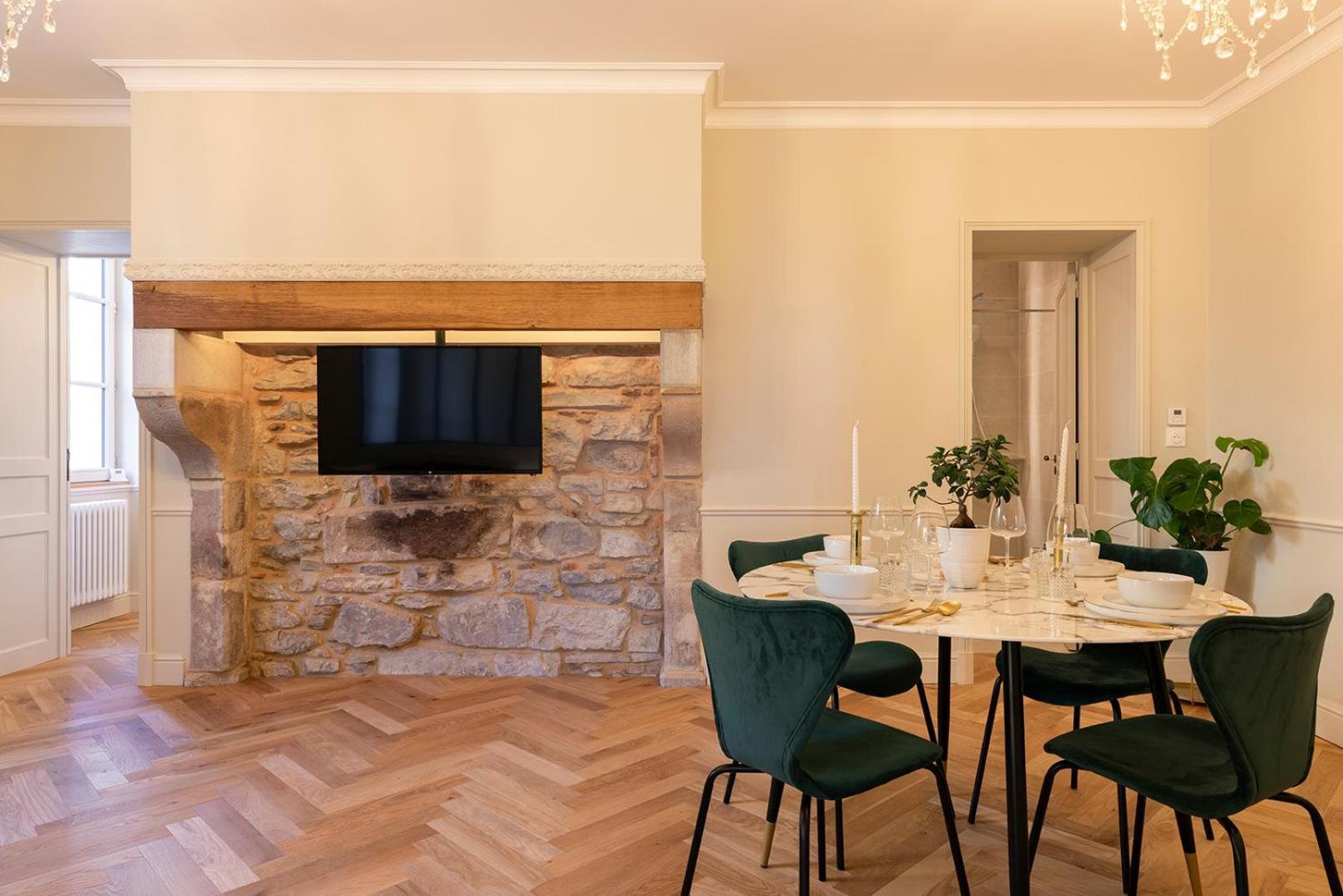 Chateau De Souhy Urcuit Room photo